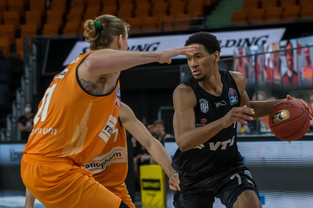 某劲旅的比 某劲旅的比