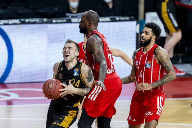 与队友紧密 与队友紧密