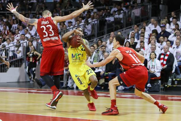 判与助理裁 判与助理裁